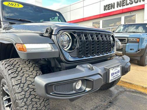 Granite Crystal Metallic Clearcoat 2025 Jeep Wrangler Willys