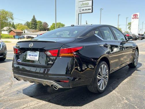 Super Black Clearcoat 2026 Nissan Altima 2.5 SV