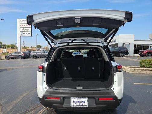 2025 Nissan Pathfinder SV 4WD