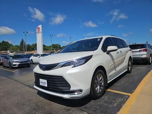 2021 Toyota Sienna XLE 8 Passenger