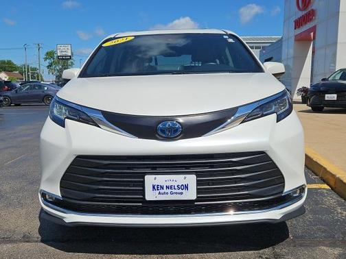 2021 Toyota Sienna XLE 8 Passenger