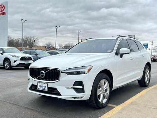2022 Volvo XC60 B5 Momentum