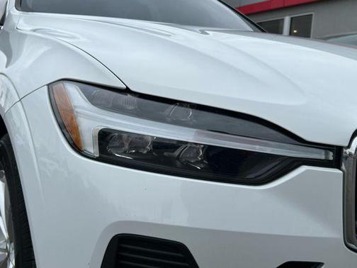2022 Volvo XC60 B5 Momentum