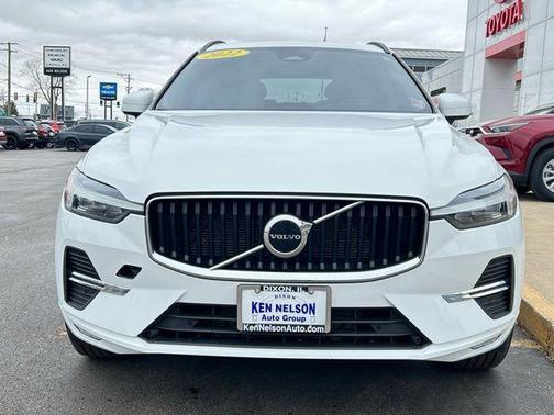2022 Volvo XC60 B5 Momentum