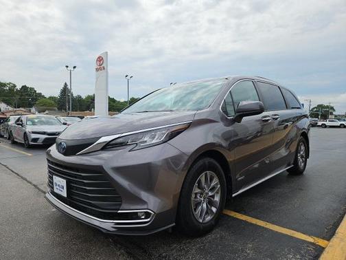 2021 Toyota Sienna XLE 7 Passenger