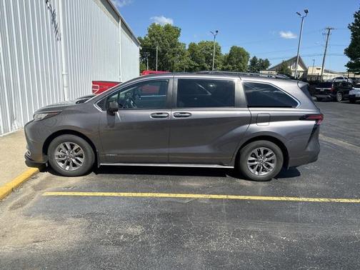 2021 Toyota Sienna XLE 7 Passenger
