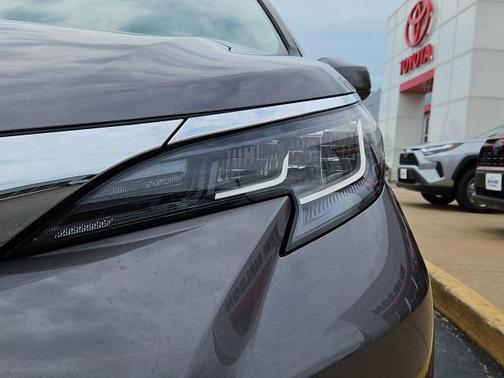2021 Toyota Sienna XLE 7 Passenger