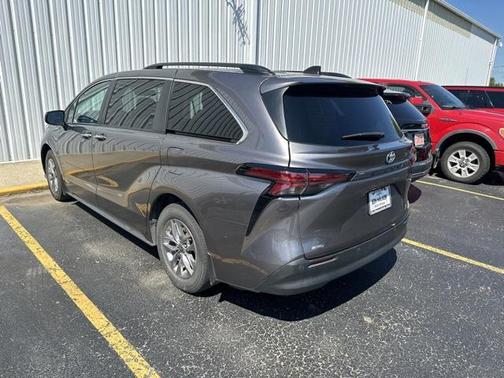2021 Toyota Sienna XLE 7 Passenger