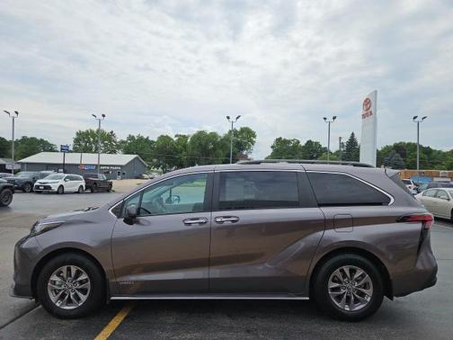 2021 Toyota Sienna XLE 7 Passenger