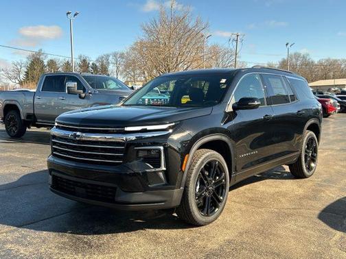 Mosaic Black Metallic 2026 Chevrolet Traverse LT