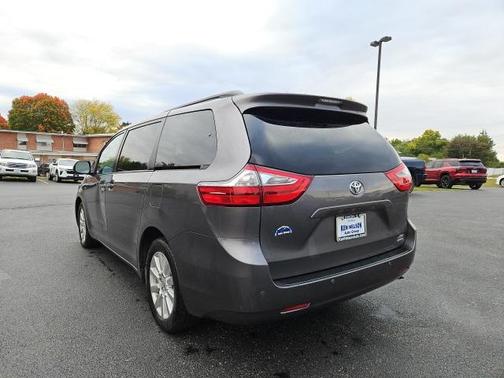 2017 Toyota Sienna XLE Premium
