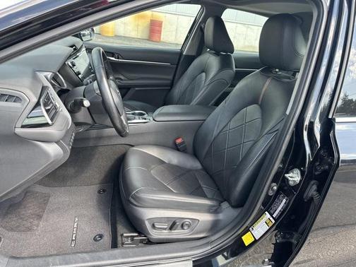 2019 Toyota Camry Hybrid XLE