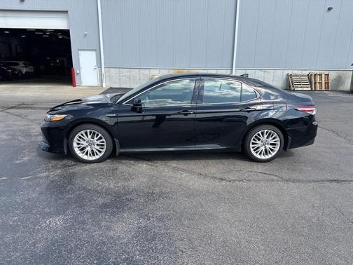 2019 Toyota Camry Hybrid XLE