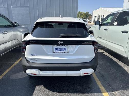 2025 Nissan Kicks SV