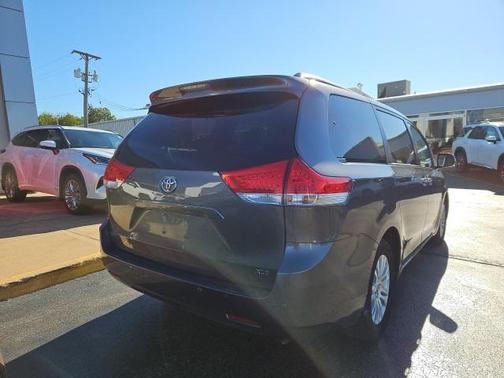 2013 Toyota Sienna XLE