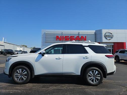 2025 Nissan Pathfinder SL 4WD