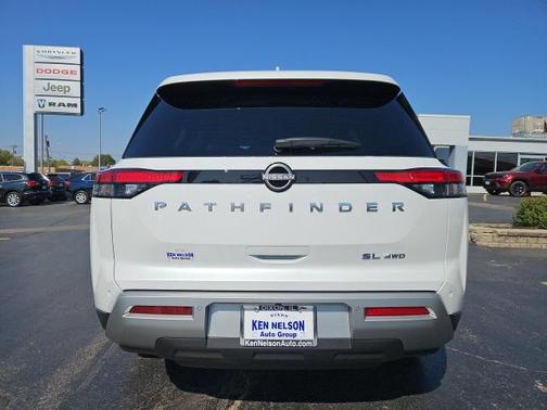 2025 Nissan Pathfinder SL 4WD