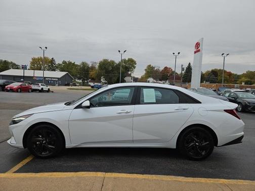 2021 Hyundai ELANTRA SEL