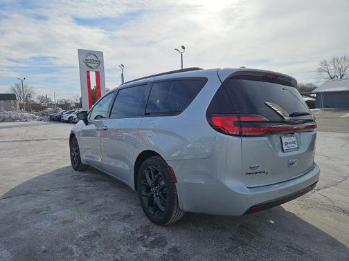 2026 Chrysler Pacifica L