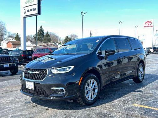 Diamond Black Crystal Pearlcoat 2026 Chrysler Pacifica Limited