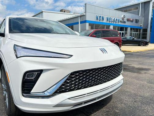 White Frost Tricoat 2026 Buick Envista Avenir FWD