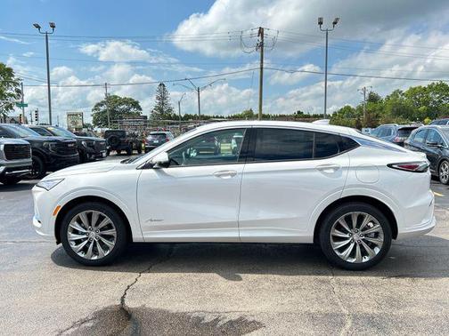 White Frost Tricoat 2026 Buick Envista Avenir FWD
