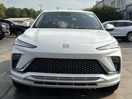 White Frost Tricoat 2026 Buick Envista Avenir