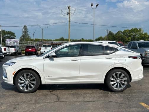 White Frost Tricoat 2026 Buick Envista Avenir