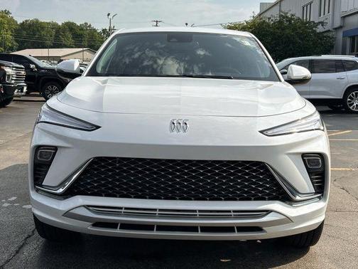 White Frost Tricoat 2026 Buick Envista Avenir FWD