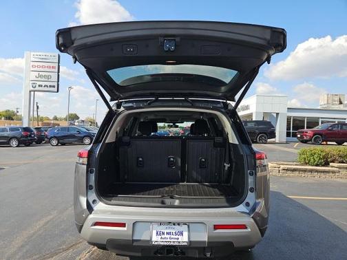 2025 Nissan Pathfinder Platinum 4WD