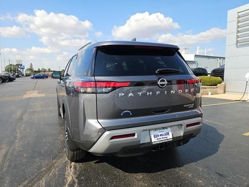 2025 Nissan Pathfinder Platinum 4WD