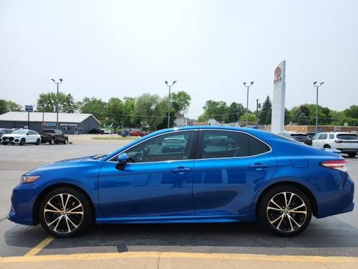 2020 Toyota Camry SE