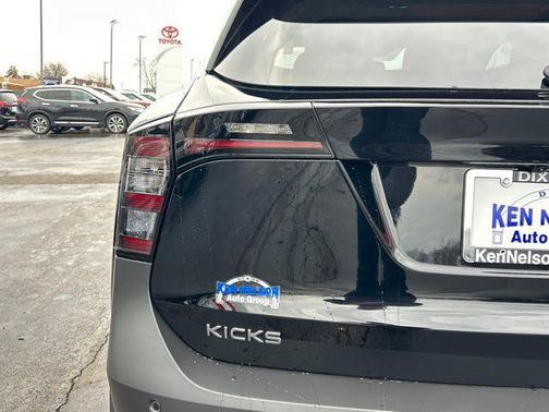 Super Black 2026 Nissan Kicks SV