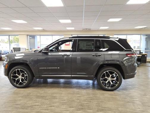 2025 Jeep Grand Cherokee Summit