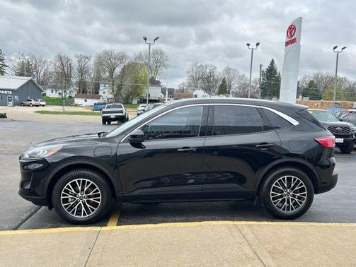 Agate Black Metallic 2022 Ford Escape SEL