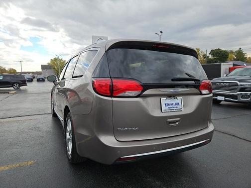 2018 Chrysler Pacifica Touring-L