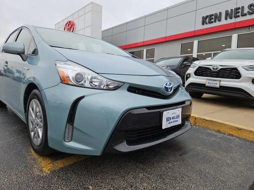 2015 Toyota Prius v Five