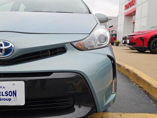 2015 Toyota Prius v Five