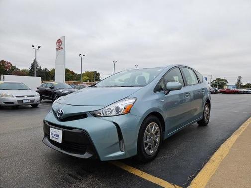 2015 Toyota Prius v Five