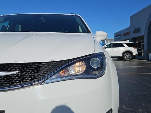 2018 Chrysler Pacifica Touring-L