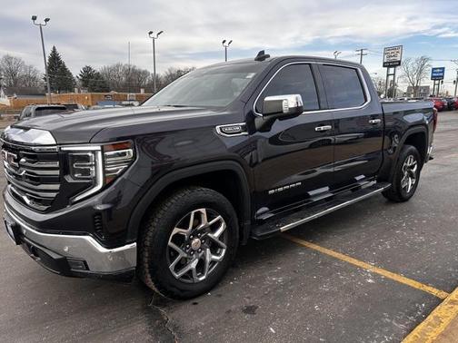 2024 GMC Sierra 1500 SLT