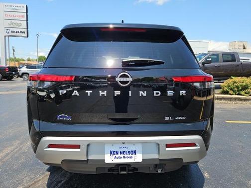 2025 Nissan Pathfinder SL 4WD