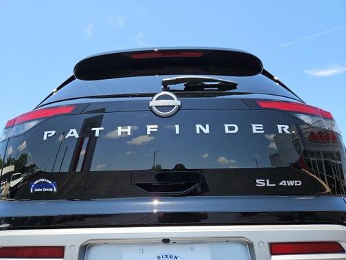 2025 Nissan Pathfinder SL 4WD