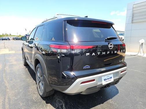 2025 Nissan Pathfinder SL 4WD