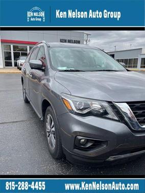 Gun Metallic 2017 Nissan Pathfinder SL