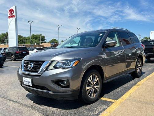 Gun Metallic 2017 Nissan Pathfinder SL