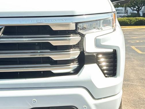Polar White Tricoat 2026 Chevrolet Silverado 1500 High Country