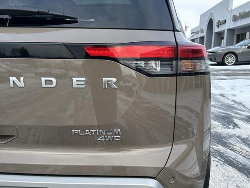 2025 Nissan Pathfinder Platinum 4WD