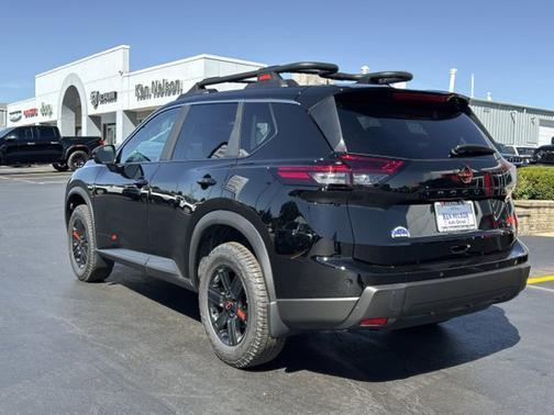 Super Black 2027 Nissan Rogue SV