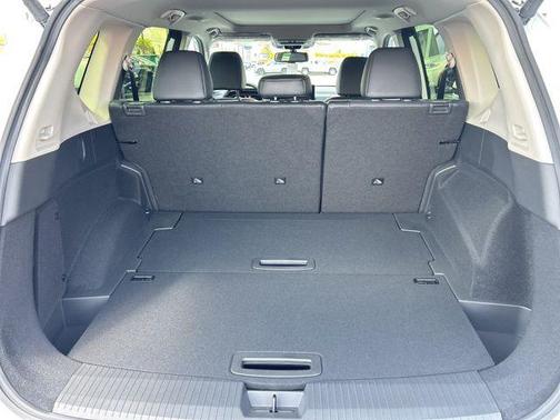 Everest White Pearl Tricoat 2026 Nissan Rogue Platinum